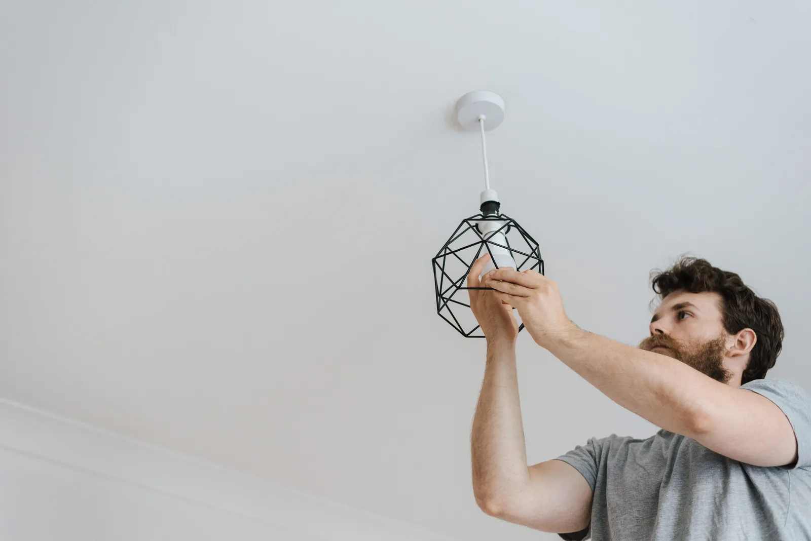 Fitting a lamp into a pendant fixture, for maintenance plans in London